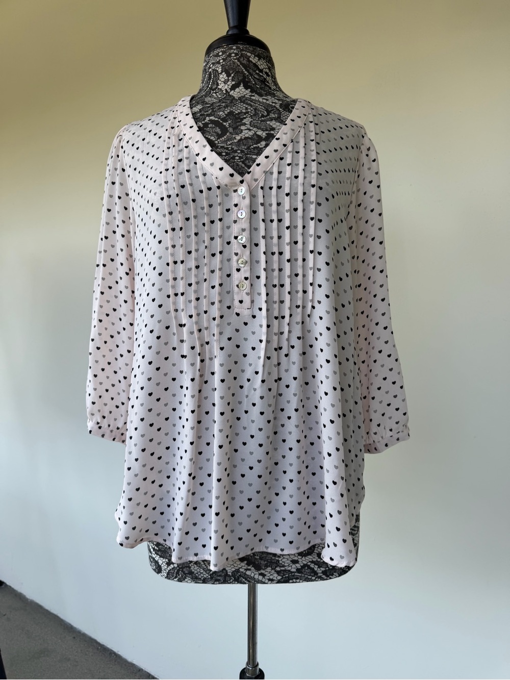 Light Pink Heart-Print V-Neck Blouse by Rose+Olive size 1X